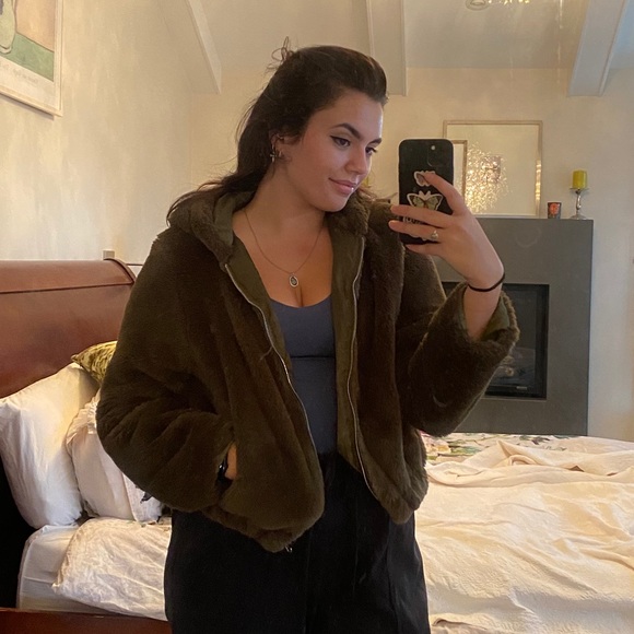 Soft and cozy dark green jacket 💚 - Picture 5 of 7